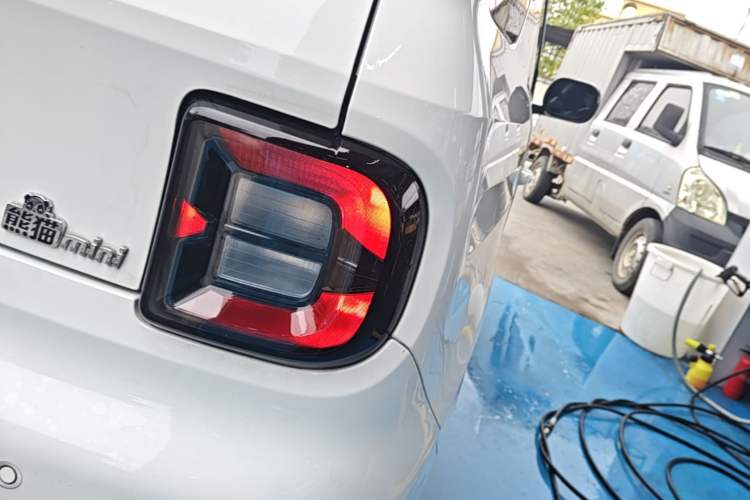 Used Geely Galaxy Panda 2024 Panda Mini 200km Endurance Bear Right Rear Taillight