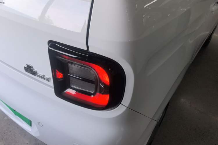 Used Geely Galaxy Panda 2024 Panda Mini 200km Longteng PRO Edition Right Rear Taillight