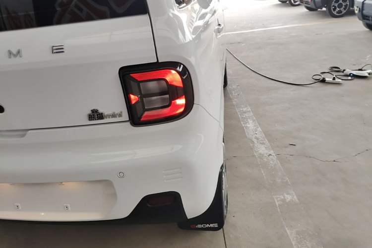 Used Geely Galaxy Panda 2024 Panda Mini 200km Endurance Bear Right Rear Taillight