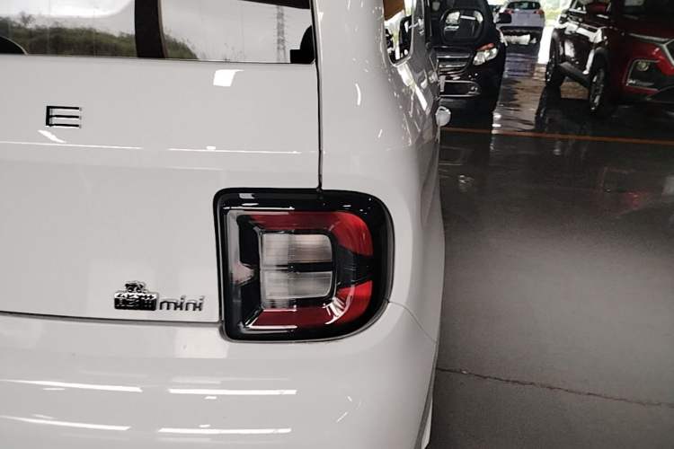 Used Geely Galaxy Panda 2024 Panda Mini 200km Longteng PRO Edition Right Rear Taillight