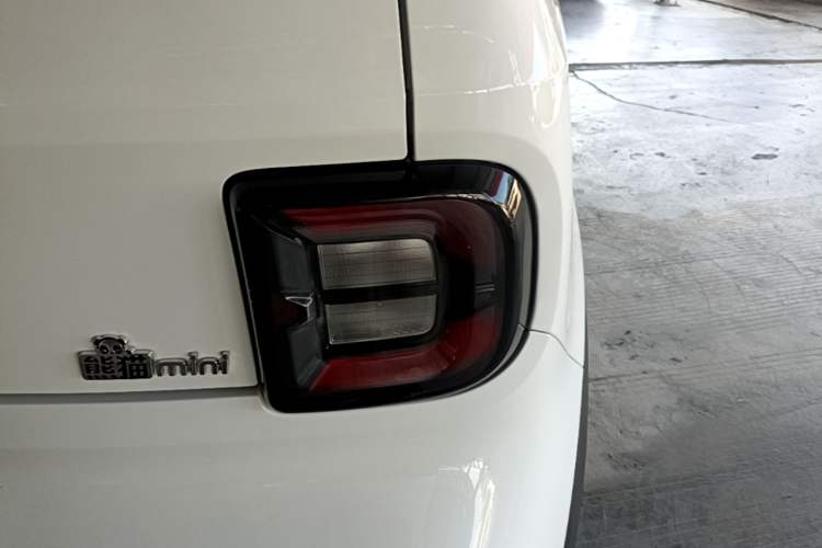 Used Geely Galaxy Panda 2024 200km Panda Kart Right Rear Taillight