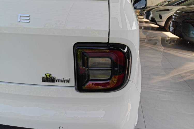 Used Geely Galaxy Panda 2024 Panda Mini 200km Endurance Bear Right Rear Taillight