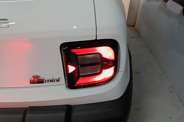 Used Geely Galaxy Panda 2024 200km Panda Rider Right Rear Taillight