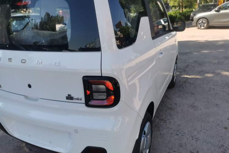 Used Geely Galaxy Panda 2024 Panda Mini 200km Endurance Bear Right Rear Taillight