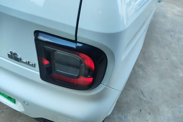 Used Geely Galaxy Panda 2024 Panda Mini 200km Endurance Bear Right Rear Taillight