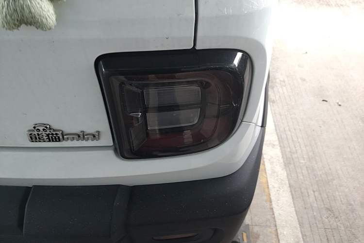 Used Geely Galaxy Panda 2024 200km Panda Rider Right Rear Taillight