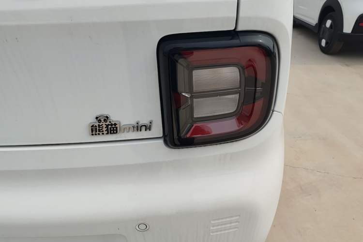 Used Geely Galaxy Panda 2024 Panda Mini 200km Endurance Bear Right Rear Taillight