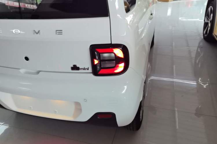 Used Geely Galaxy Panda 2024 Panda Mini 200km Endurance Bear Right Rear Taillight