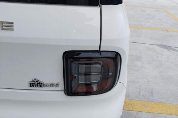 Used Geely Galaxy Panda 2024 Panda Mini 200km Endurance Bear Right Rear Taillight