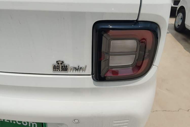 Used Geely Galaxy Panda 2024 Panda Mini 200km Endurance Bear Right Rear Taillight