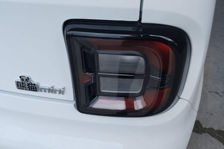 Used Geely Galaxy Panda 2024 Panda Mini 200km Endurance Bear Right Rear Taillight