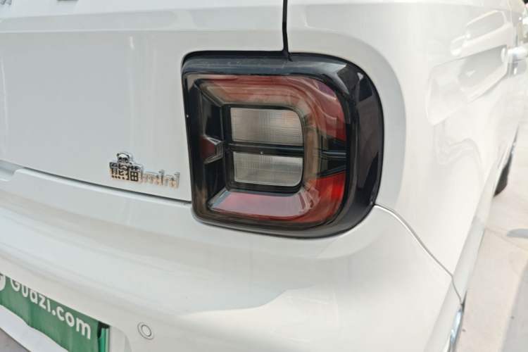 Used Geely Galaxy Panda 2024 Panda Mini 200km Endurance Bear Right Rear Taillight