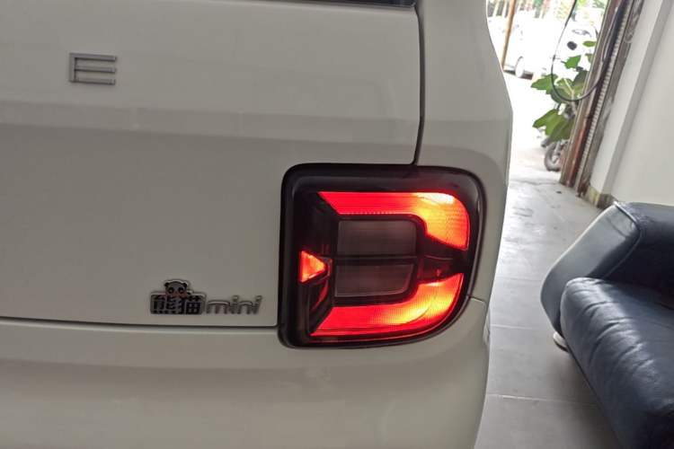 Used Geely Galaxy Panda 2024 Panda Mini 200km Endurance Bear Right Rear Taillight