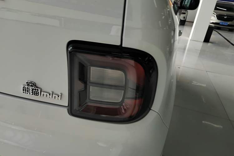 Used Geely Galaxy Panda 2024 Panda Mini 200km Endurance Bear Right Rear Taillight