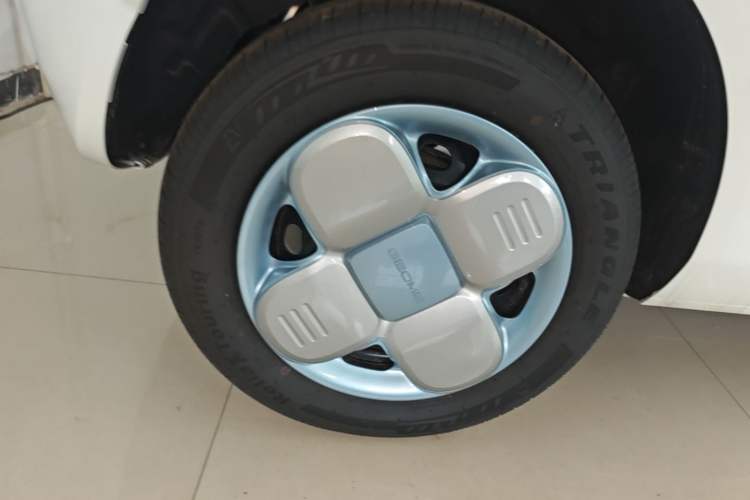 Used Geely Galaxy Panda 2024 Panda Mini 200km Endurance Bear Right Rear Wheel Hub