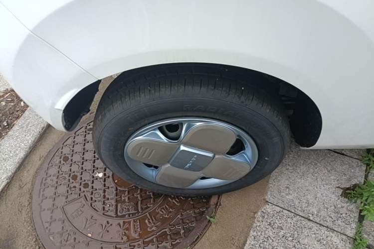 Used Geely Galaxy Panda 2024 Panda Mini 200km Endurance Bear Right Rear Wheel Hub