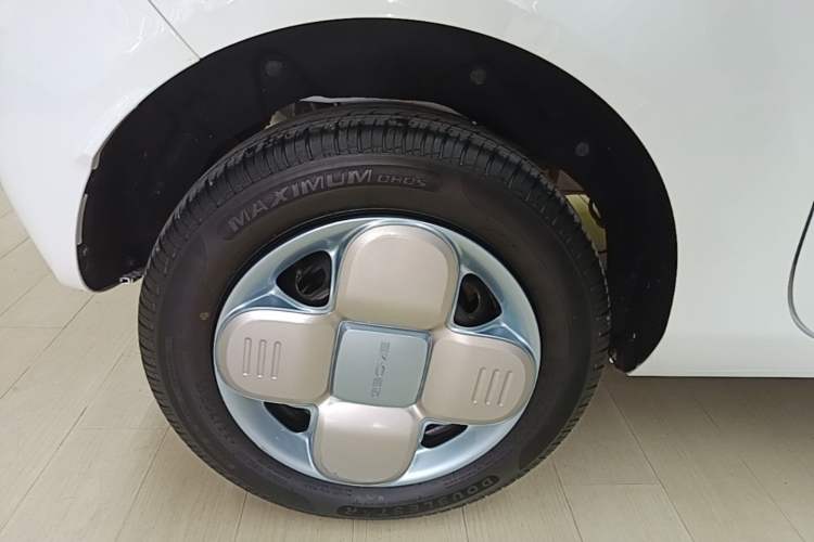 Used Geely Galaxy Panda 2024 Panda Mini 200km Endurance Bear Right Rear Wheel Hub