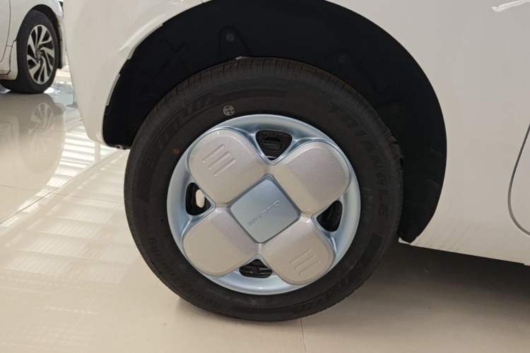 Used Geely Galaxy Panda 2024 Panda Mini 200km Endurance Bear Right Rear Wheel Hub