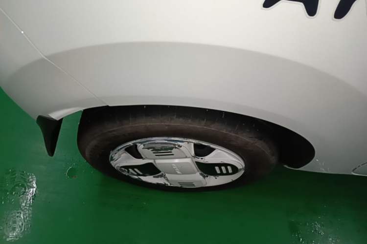 Used Geely Galaxy Panda 2024 Facelifted Panda Mini 200km Dragon Edition Right Rear Wheel Hub