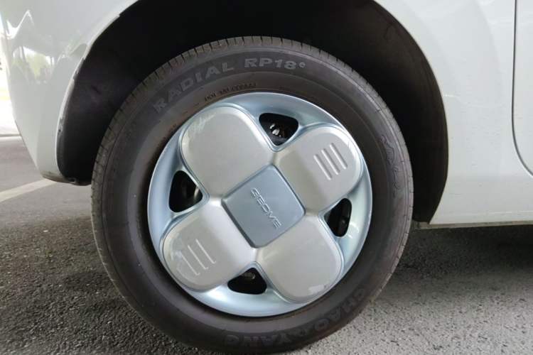 Used Geely Galaxy Panda 2024 Panda Mini 200km Longteng PRO Edition Right Rear Wheel Hub