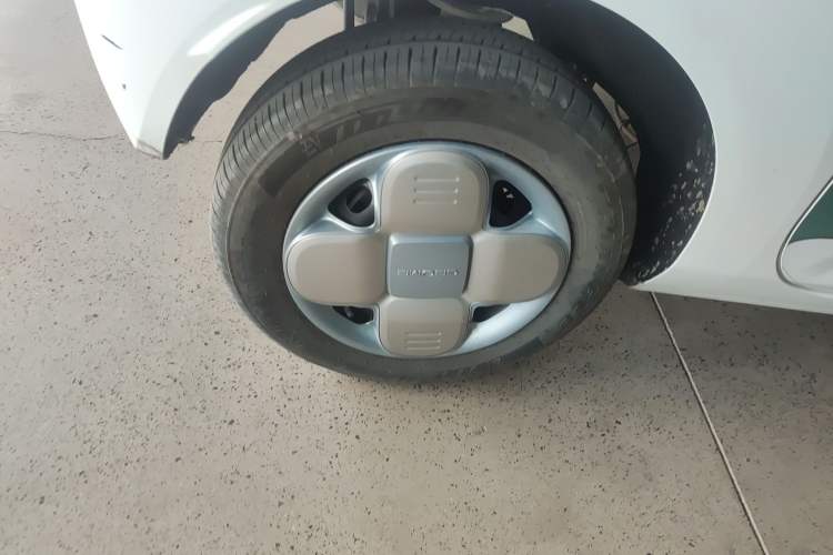 Used Geely Galaxy Panda 2024 Panda Mini 200km Endurance Bear Right Rear Wheel Hub