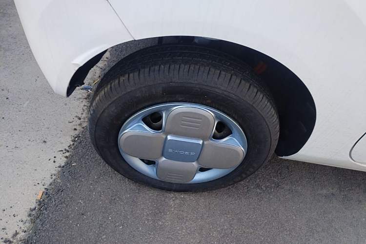 Used Geely Galaxy Panda 2024 Panda Mini 200km Endurance Bear Right Rear Wheel Hub