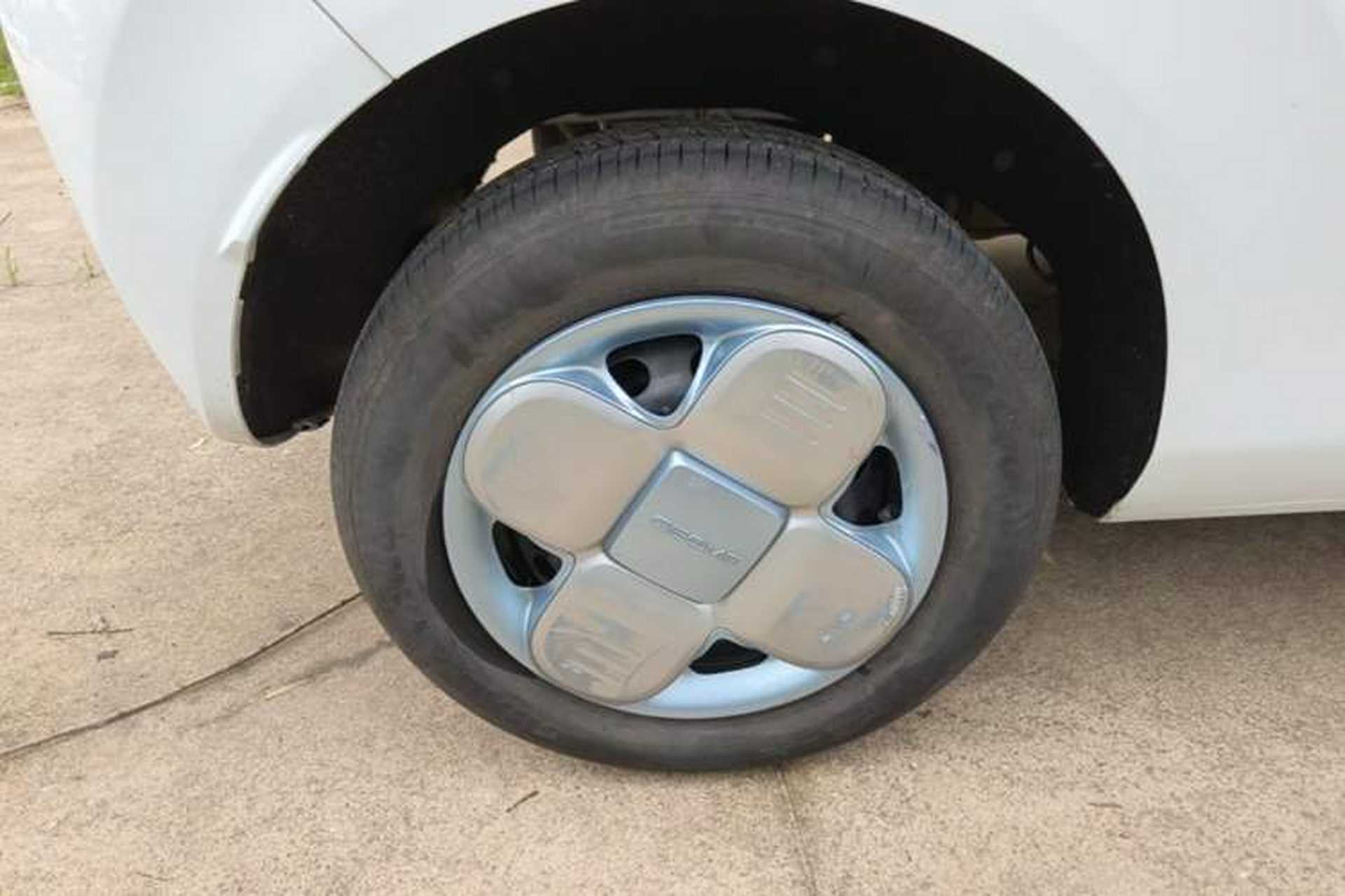 Used Geely Galaxy Panda 2024 Panda Mini 200km Endurance Bear Right Rear Wheel Hub