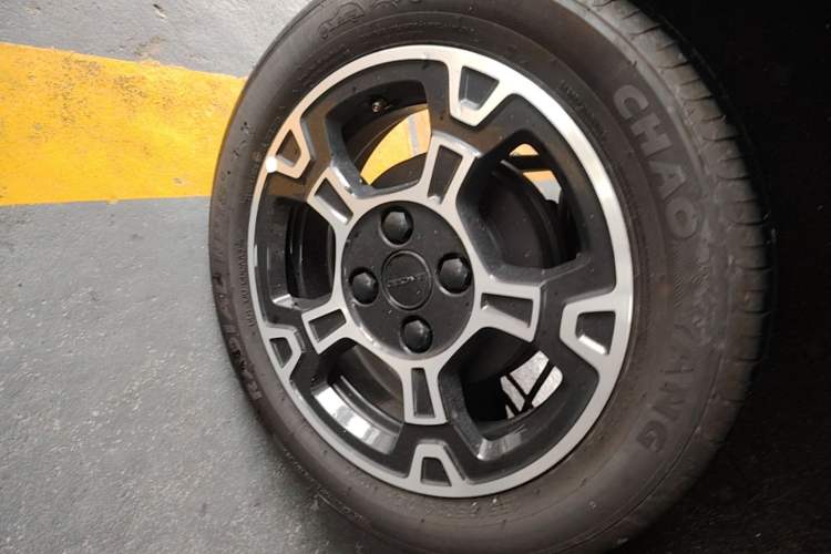 Used Geely Galaxy Panda 2024 Panda Mini 200km Endurance Bear Right Rear Wheel Hub