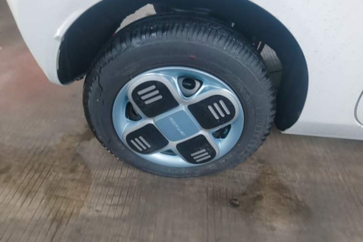 Used Geely Galaxy Panda 2024 Panda Mini 200km Endurance Bear Right Rear Wheel Hub