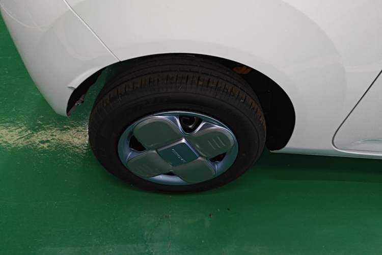 Used Geely Galaxy Panda 2024 Panda Mini 200km Longteng PRO Edition Right Rear Wheel Hub