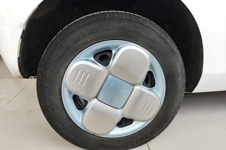 Used Geely Galaxy Panda 2024 Panda Mini 200km Endurance Bear Right Rear Wheel Hub