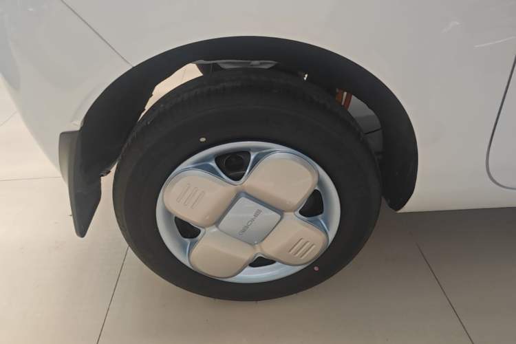 Used Geely Galaxy Panda 2024 Facelifted Panda Mini 200km Dragon Edition Right Rear Wheel Hub