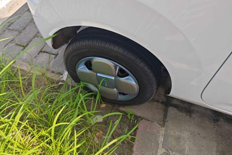 Used Geely Galaxy Panda 2024 Panda Mini 200km Endurance Bear Right Rear Wheel Hub