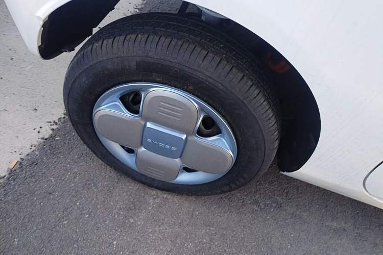 Used Geely Galaxy Panda 2024 Panda Mini 200km Endurance Bear Right Rear Wheel Hub