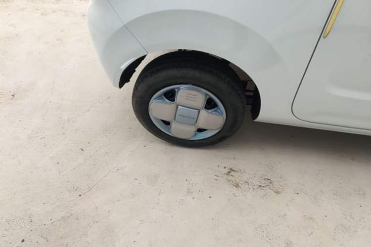 Used Geely Galaxy Panda 2024 Panda Mini 200km Endurance Bear Right Rear Wheel Hub