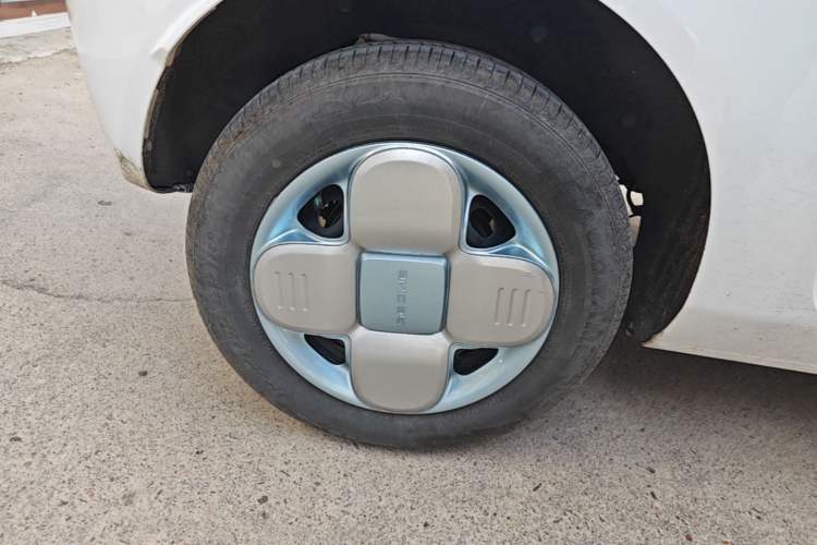 Used Geely Galaxy Panda 2024 Panda Mini 200km Endurance Bear Right Rear Wheel Hub