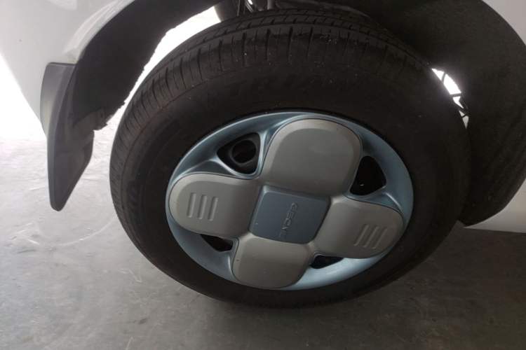 Used Geely Galaxy Panda 2024 Panda Mini 200km Endurance Bear Right Rear Wheel Hub