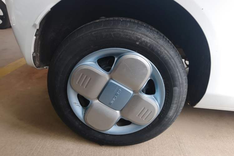 Used Geely Galaxy Panda 2024 Panda Mini 200km Longteng PRO Edition Right Rear Wheel Hub