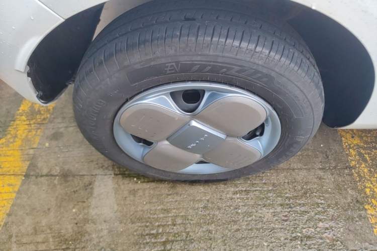 Used Geely Galaxy Panda 2024 Panda Mini 200km Dragon Edition Right Rear Wheel Hub
