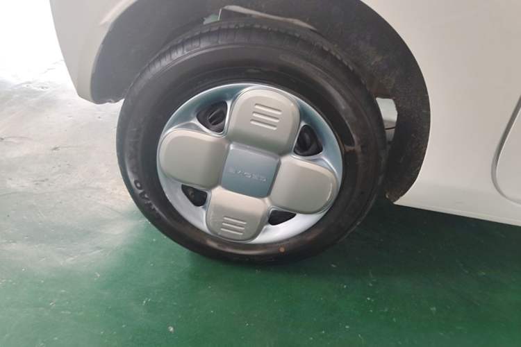 Used Geely Galaxy Panda 2024 Panda Mini 200km Endurance Bear Right Rear Wheel Hub