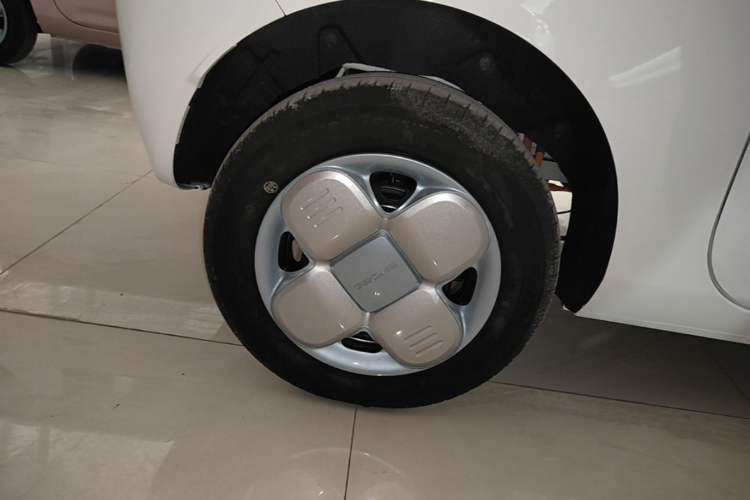 Used Geely Galaxy Panda 2024 Panda Mini 200km Endurance Bear Right Rear Wheel Hub