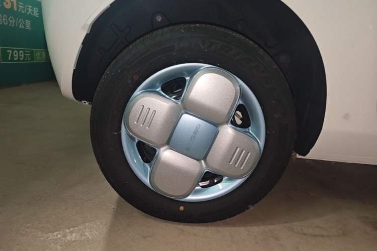 Used Geely Galaxy Panda 2024 Panda Mini 200km Endurance Bear Right Rear Wheel Hub
