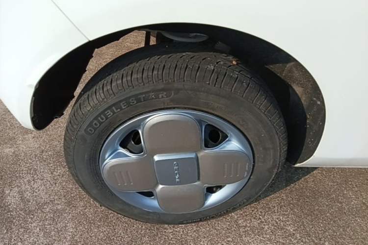 Used Geely Galaxy Panda 2024 Panda Mini 200km Dragon Edition Right Rear Wheel Hub