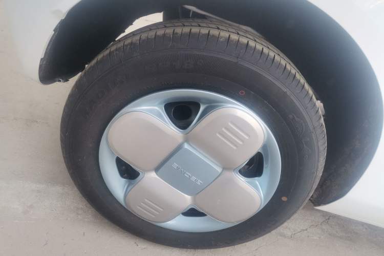 Used Geely Galaxy Panda 2024 Panda Mini 200km Endurance Bear Right Rear Wheel Hub