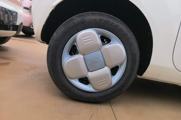 Used Geely Galaxy Panda 2024 Panda Mini 200km Endurance Bear Right Rear Wheel Hub