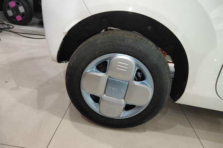 Used Geely Galaxy Panda 2024 Panda Mini 200km Endurance Bear Right Rear Wheel Hub
