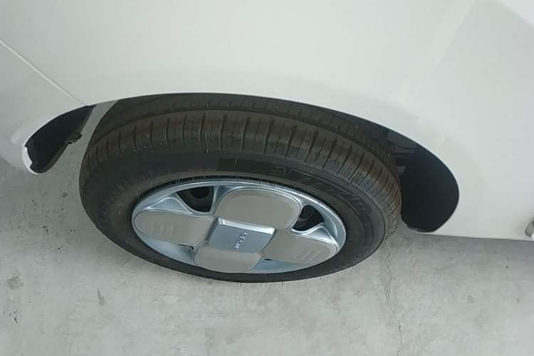 Used Geely Galaxy Panda 2024 Panda Mini 200km Endurance Bear Right Rear Wheel Hub
