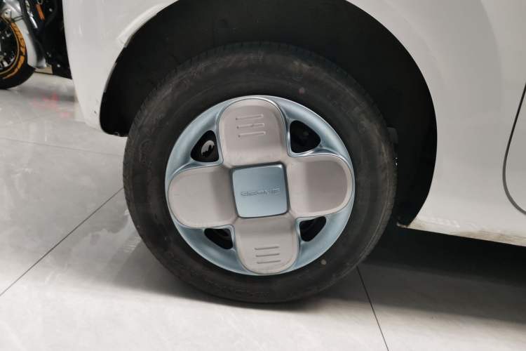 Used Geely Galaxy Panda 2024 Panda Mini 200km Endurance Bear Right Rear Wheel Hub