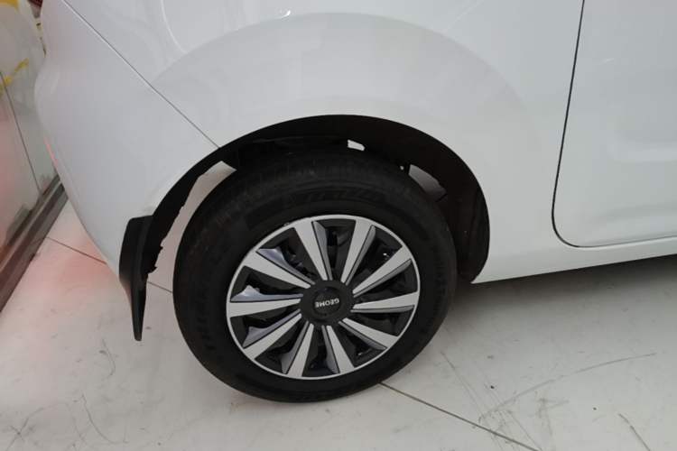Used Geely Galaxy Panda 2024 Facelifted Panda Mini 200km Dragon Edition Right Rear Wheel Hub