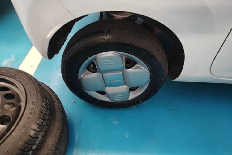 Used Geely Galaxy Panda 2024 Panda Mini 200km Endurance Bear Right Rear Wheel Hub